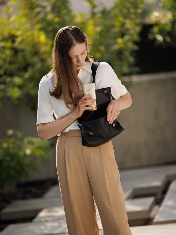 AHAVA Body Essential Hydration Protecting Body Lotion 4 AHAVA Body Essential Hydration Protecting Body Lotion – Image 4