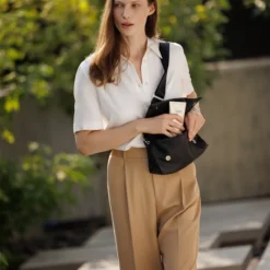 AHAVA Body Essential Hydration Protecting Body Lotion 9 AHAVA Body Essential Hydration Protecting Body Lotion -Teint Lisse Soldes Magasin ahava body essential hydration protecting body lotion lait protecteur corps 4