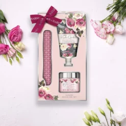 Baylis & Harding Royale Garden Rose, Poppy & Vanilla -Teint Lisse Soldes Magasin baylis harding royale garden rose poppy vanilla coffret cadeau mains et ongles 1