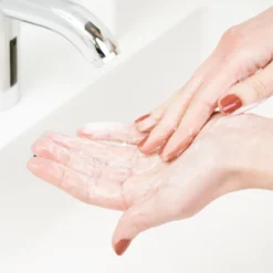 CeraVe Cleansers -Teint Lisse Soldes Magasin cerave cleansers emulsion nettoyante pour un effet naturel 2