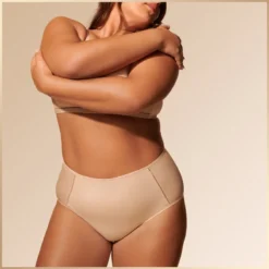 Garnier Ambre Solaire Natural Bronzer -Teint Lisse Soldes Magasin garnier ambre solaire natural bronzer lait teinte pour un bronzage progressif 4