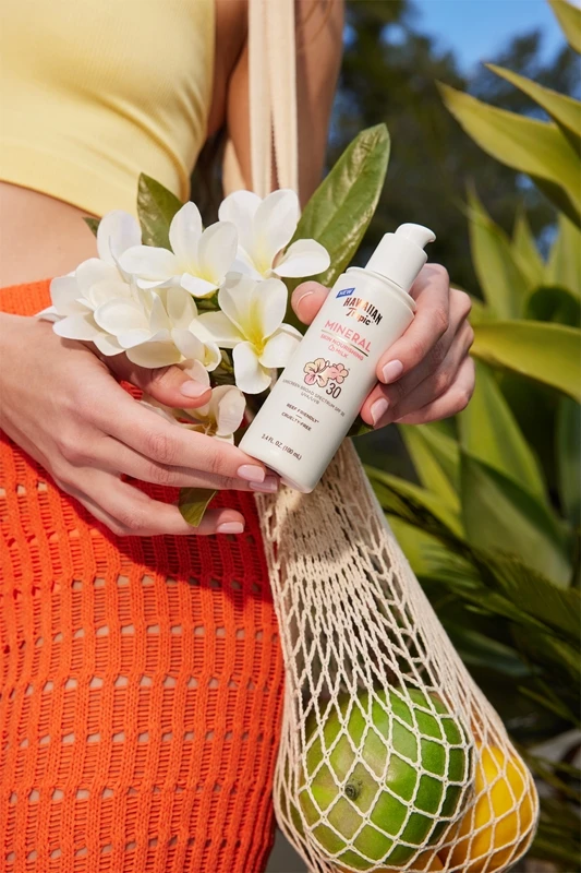 Hawaiian Tropic Mineral Sun Milk 4 Hawaiian Tropic Mineral Sun Milk – Image 4