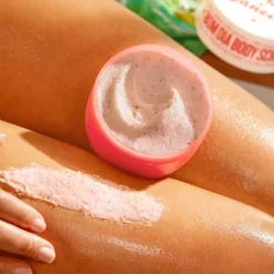 Sol De Janeiro Bom Dia™ Body Scrub 8 Sol De Janeiro Bom Dia™ Body Scrub -Teint Lisse Soldes Magasin sol de janeiro bom dia body scrub gommage corps lissant 1