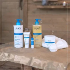 Uriage Xémose Cleansing Soothing Oil -Teint Lisse Soldes Magasin uriage xemose cleansing soothing oil huile nettoyante apaisante visage et corps 1